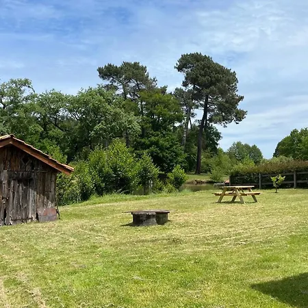La Maison Bordant Le Lac *